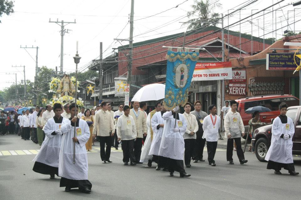 The Entrance of Nana Pilar and its Crowns (9)
